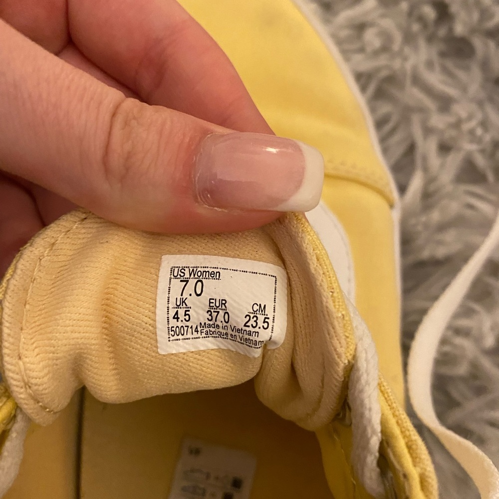 Yellow vans - Picture 2 of 4